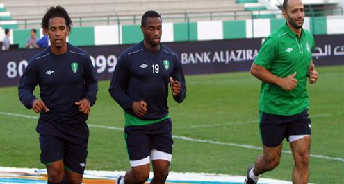 بالصور .. محترفا الأهلي "اوليفيرا" و "ليال" يخوضان تدريبات تأهيلية